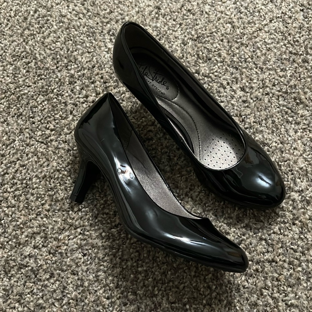 Never worn size 6 mini heels with cushioned sole